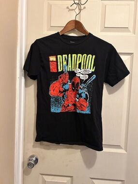 Marvel Deadpool Graphic Tee - Black with Red & Blue Print - size medium